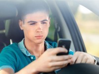 Telefonieren mit Mobilfunktelefon in einem Fahrzeug mit Start-Stopp-Funktion